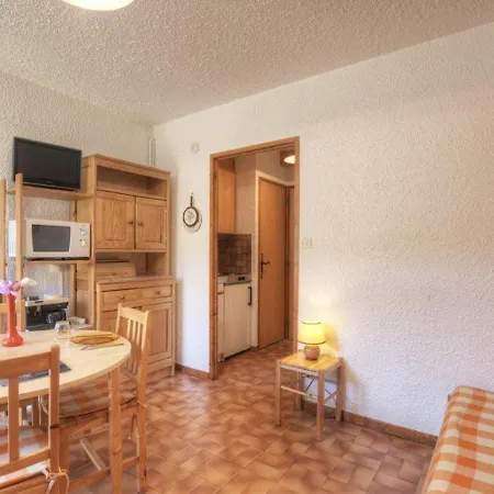 Apartment Equipe Pour 2 Pers, Serre-chevalier, Parking Et Casier A Inclus - Fr-1-330e-66 *